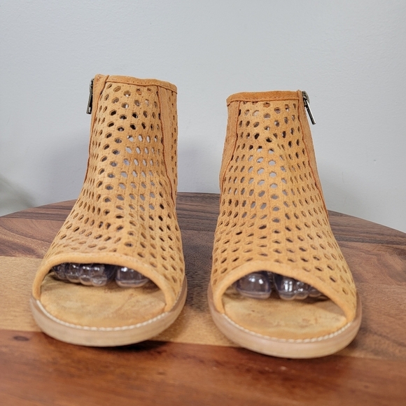 Musse & Cloud Tan Perforated Women's Ankle Boots Size 39 - Picture 8 of 17